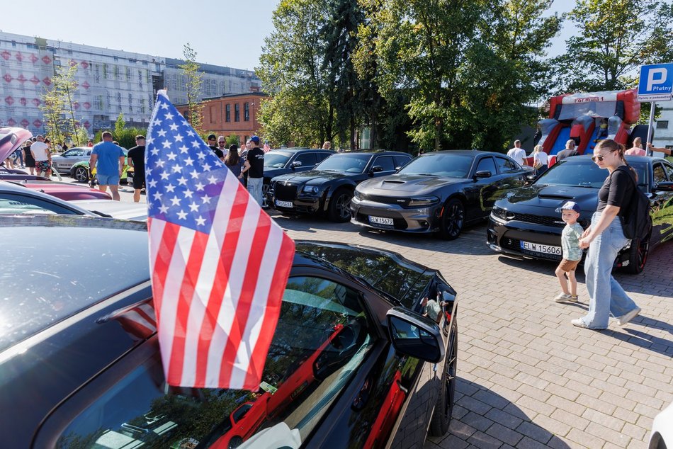 Łódź. Zlot amerykańskich samochodów w Łodzi. Prawdziwe perły motoryzacji