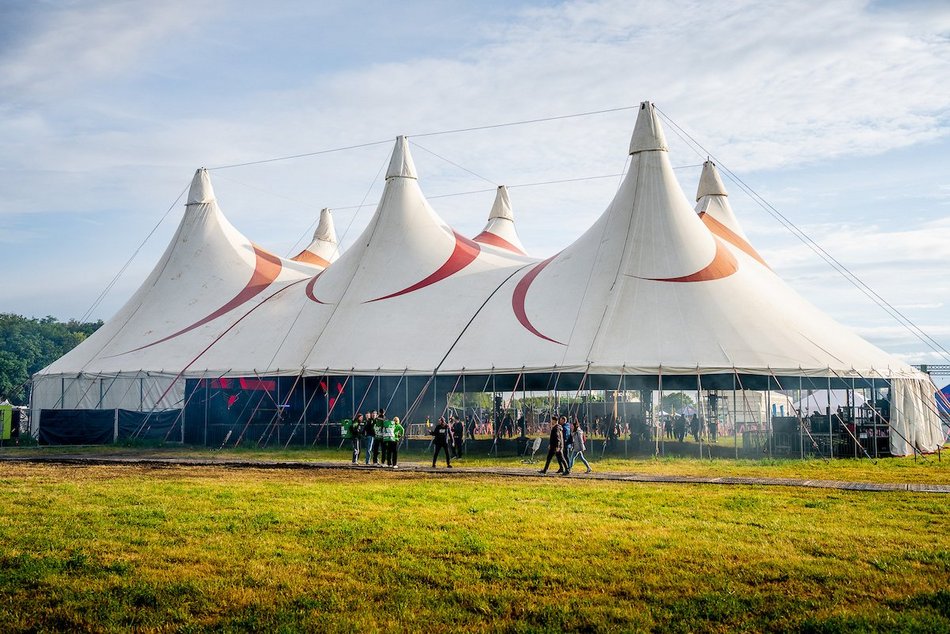 Łódź. Audioriver 2025 w Łodzi wystartował! Na Łódzkie Błonia docierają pierwsi festiwalowicze [ZDJĘCIA]