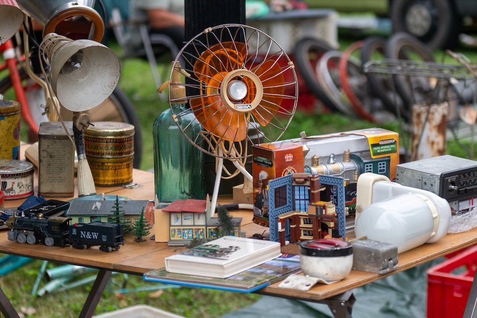 Łódź. Moto Weteran Bazar w Łodzi. Prawdziwy raj dla kolekcjonerów zabytkowych pojazdów
