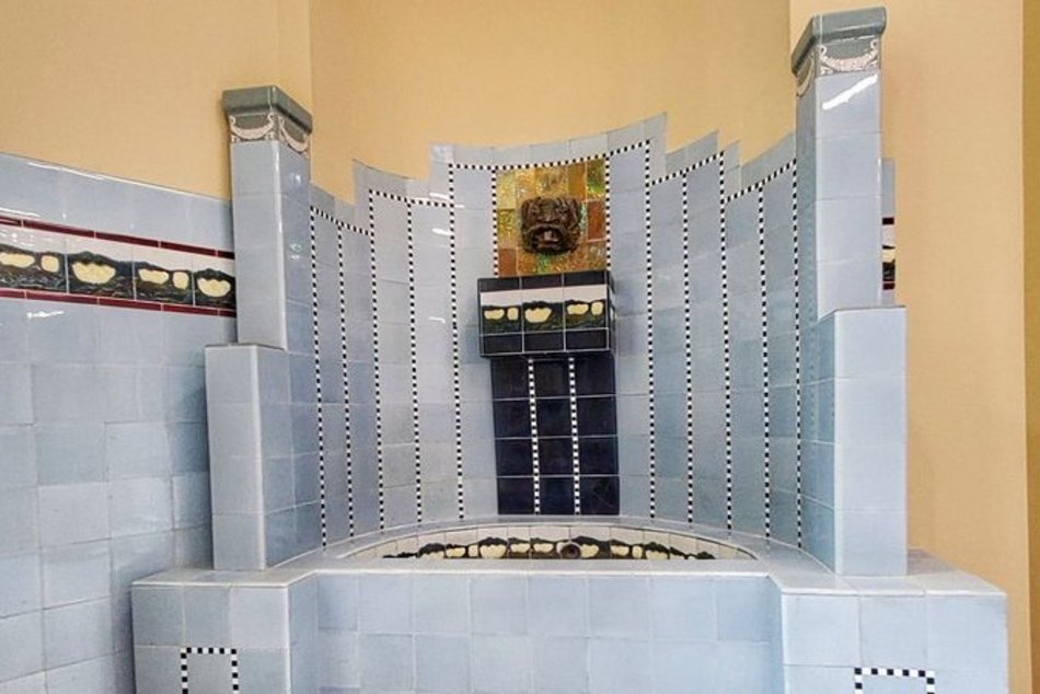 Łódź. Tajemnice ukrytych fontann i zdrojów w Łodzi. Lwie głowy i szklane kaskady w pałacach fabrykantów