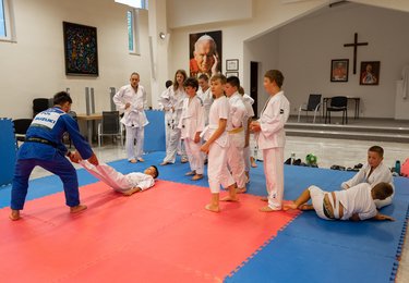 Trener Aleksander Beta uczy judo w kościele - fot. ŁÓDŹ.PL