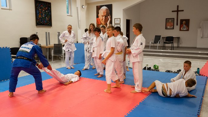 Trener Aleksander Beta uczy judo w kościele - fot. ŁÓDŹ.PL