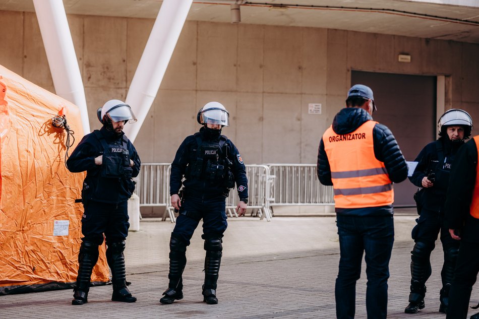 Ćwiczenia służb specjalnych na stadionie im. Władysława Króla w Łodzi