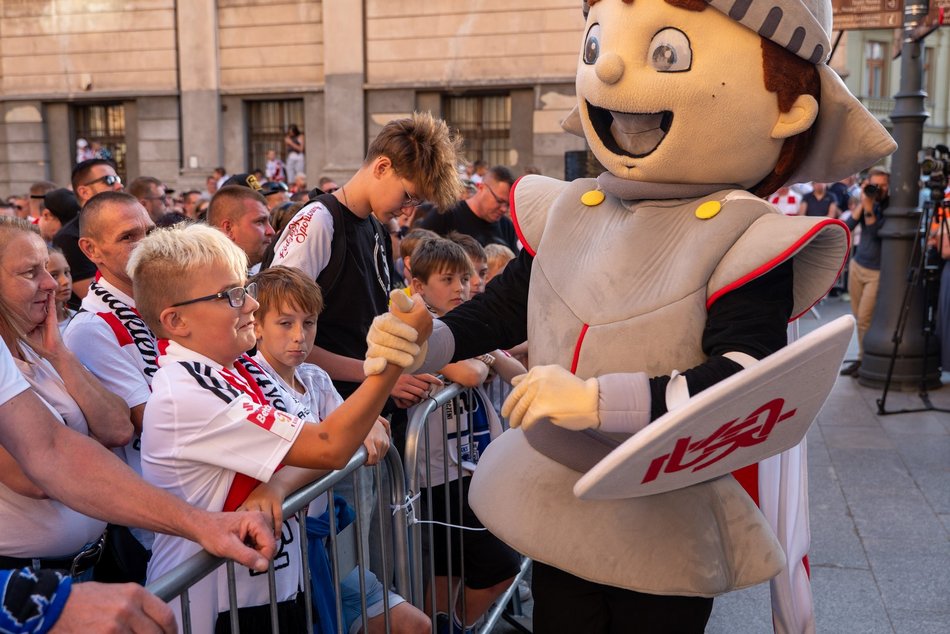 ŁKS Łódź zaprezentował skład na placu Wolności! Byłeś/aś tam? Odszukaj się w galerii