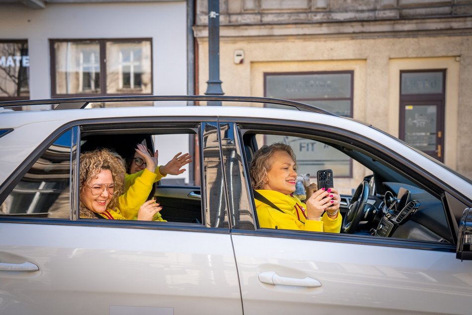 Łódź. Zobacz, jak "Babski Rajd AutoMocne" popędził Piotrkowską w Łodzi!