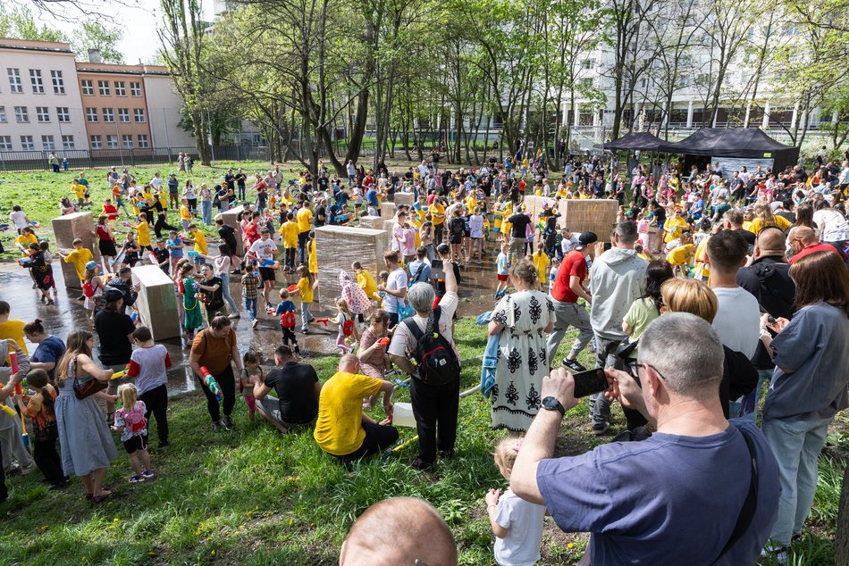 Bitwa wodna na Manhattanie w Łodzi. Śmigus-dyngus pełną parą!