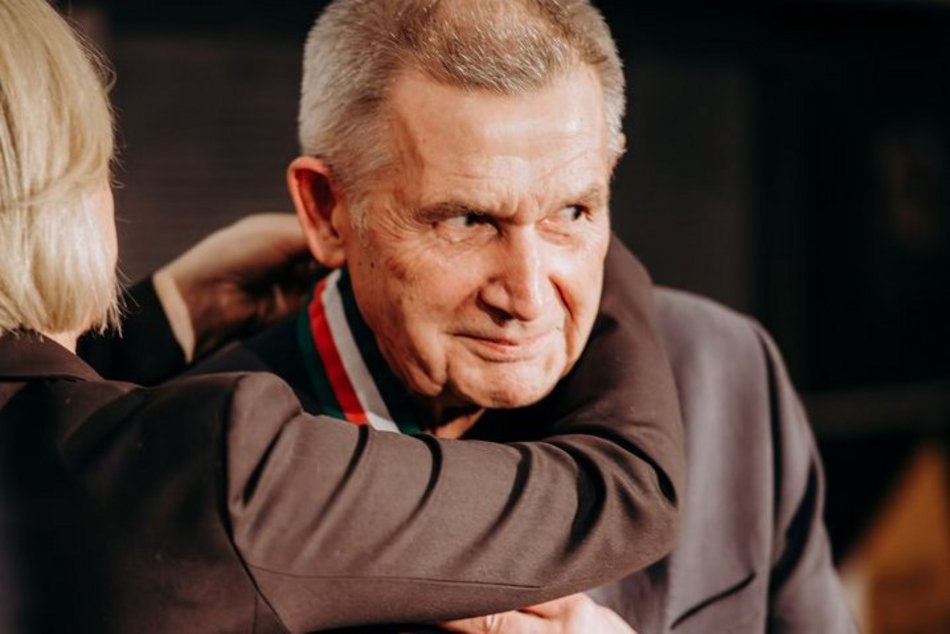 Gloria Artis dla Piotra Dzięcioła. Jest filmową dumą Łodzi!