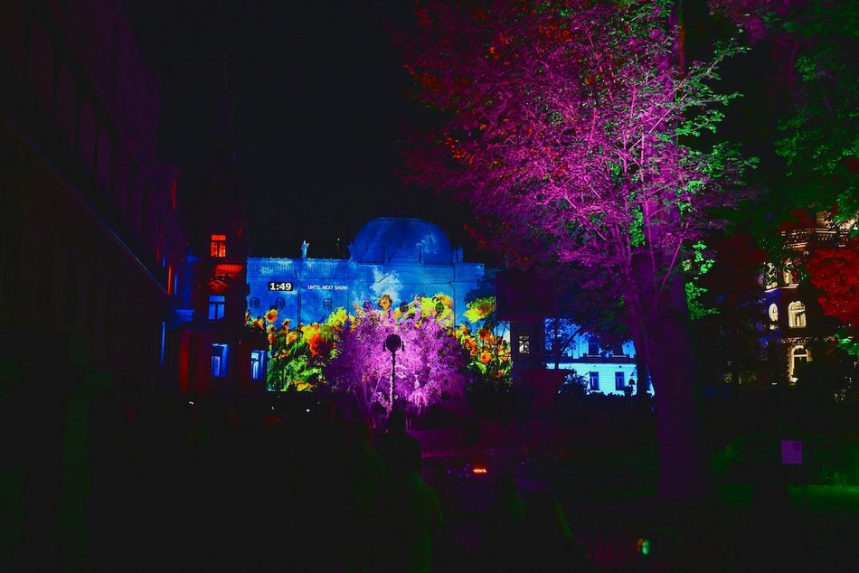 Łódź. Po prostu magia! Pałac Poznańskich zachwyca na Light Move Festival 2025