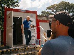 MOPS Łódź pomaga bezdomnym przez cały rok. Duże zainteresowanie mobilnymi łaźniami