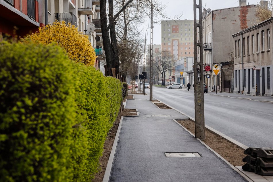 Łódź. Przędzalniana w Łodzi otwarta. Nowa jezdnia, chodniki i parkingi