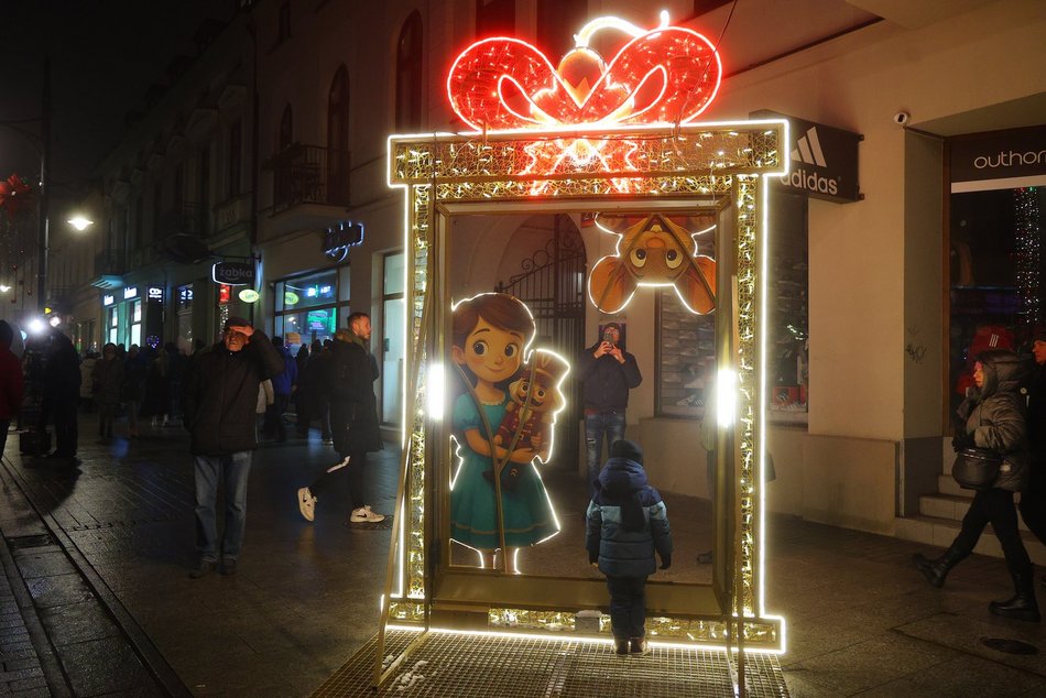 Iluminacje świąteczne w Łodzi. Zobacz najpiękniejsze ozdoby na Piotrkowskiej i placu Wolności