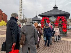 Łódź. Kolejka po pączki