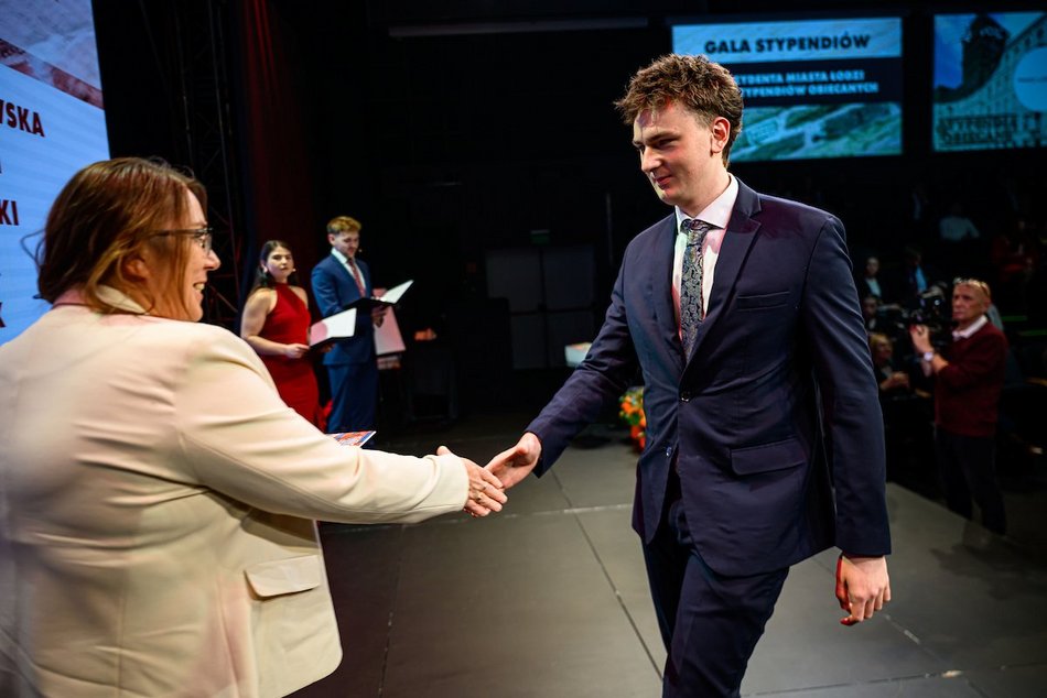 Łódź. Młodzi w Łodzi 2025. Stypendia dla najzdolniejszych rozdane