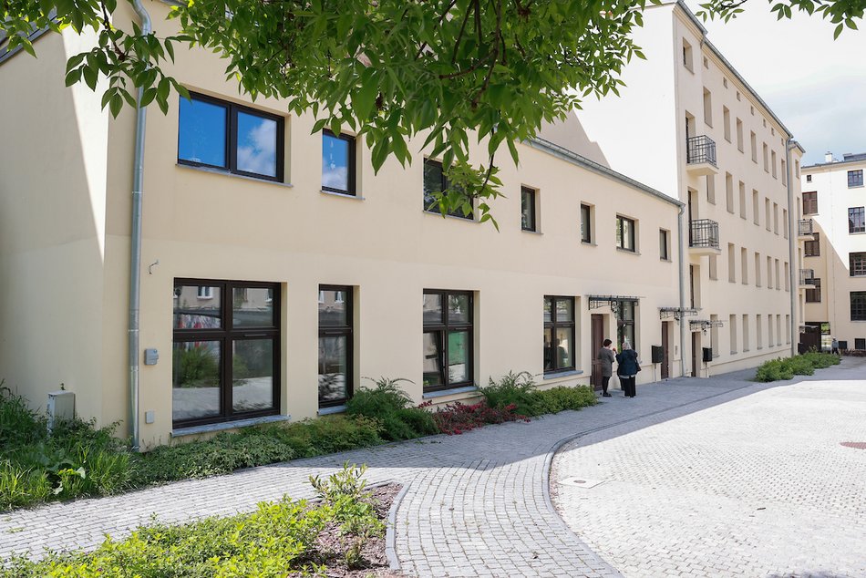 Łódź. Nowa świetlica dla dzieci i młodzieży przy Północnej w Łodzi. Sale warsztatowe, plac zabaw