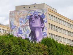 Nowy mural na mapie Łodzi! „Ciekawość” pojawiła się na kampusie Politechniki Łódzkiej