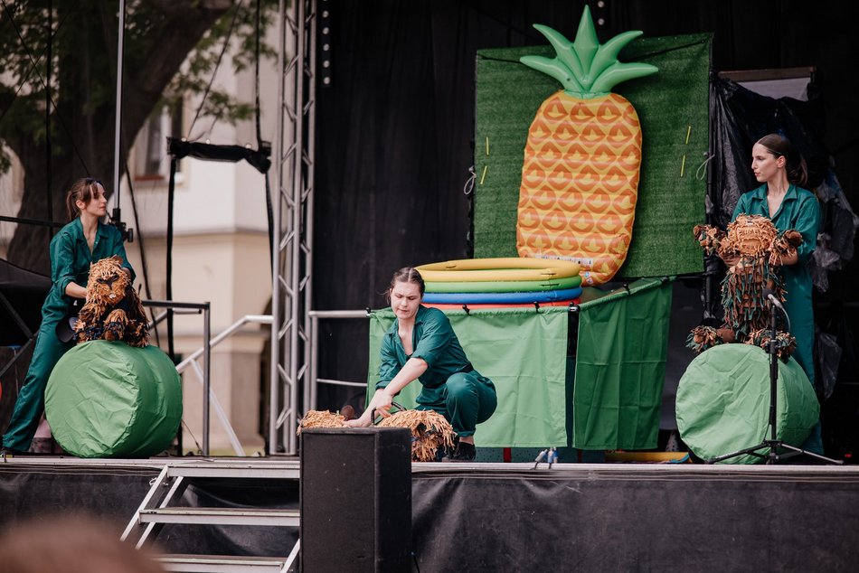 Łódź. Miejski Dzień Dziecka 2025 w Łodzi. Majka Jeżowska, dmuchańce i pokazy [ZDJĘCIA]