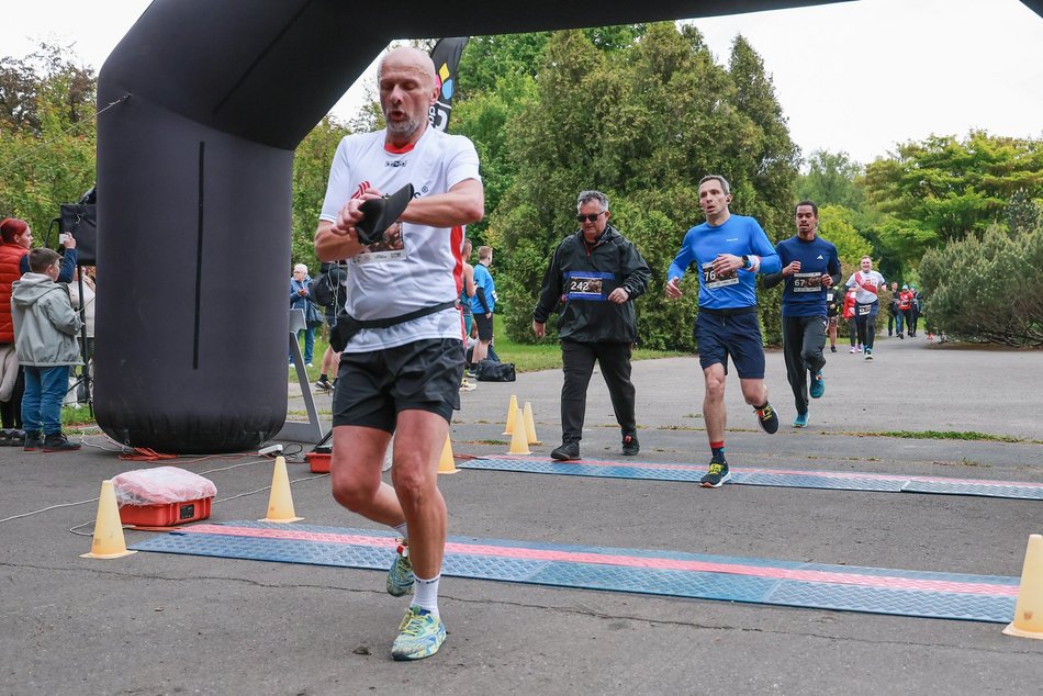 Łódź. Botaniczna Piątka. Setki łodzian pobiegły w Ogrodzie Botanicznym w Łodzi