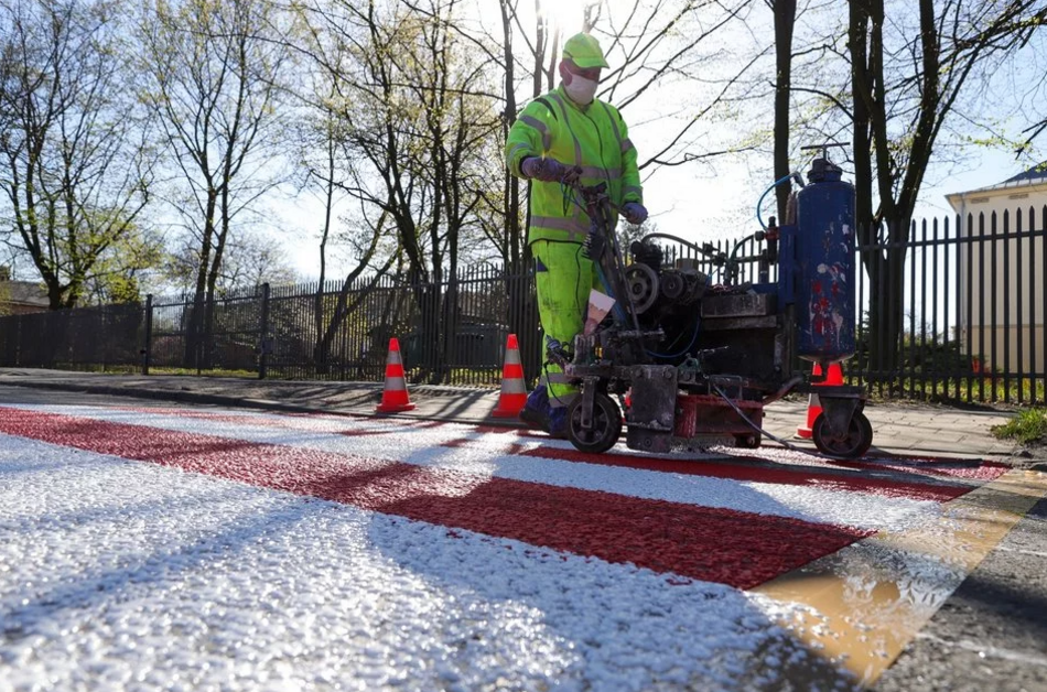 Łódź. Wielkie malowanie pasów na ulicach w Łodzi. Będzie bezpieczniej!