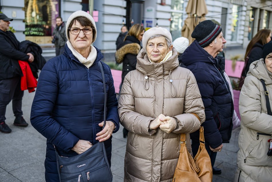 Łódź. Polonez dla Łodzi. Tłumy maturzystów zatańczyły na Piotrkowskiej. Razem z nimi łodzianie!
