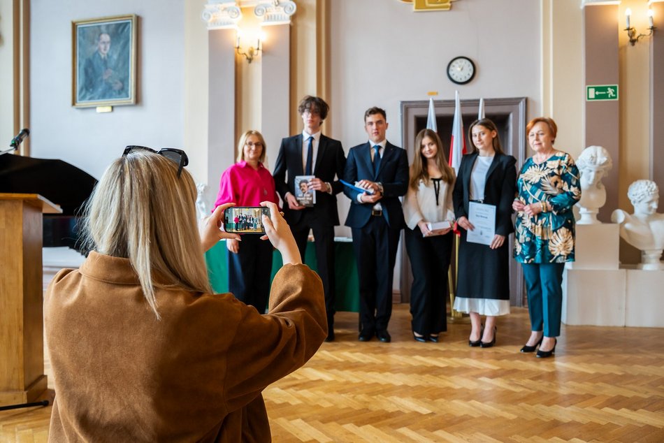 Łódź. Zakończenie roku szkolnego w III Liceum Ogólnokształcącym w Łodzi