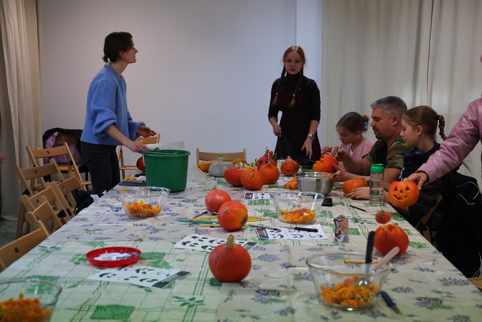 Wycinanie dyń w Ogrodzie Botanicznym w Łodzi