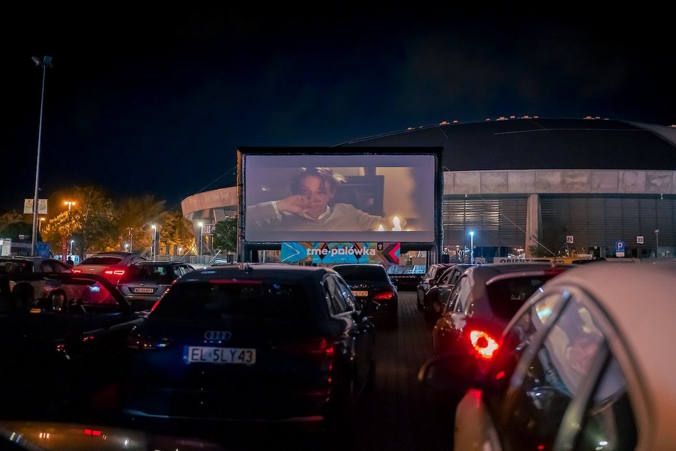 Łódź. Motopolówka przy Atlas Arenie w Łodzi. Dobre kino prosto z samochodu