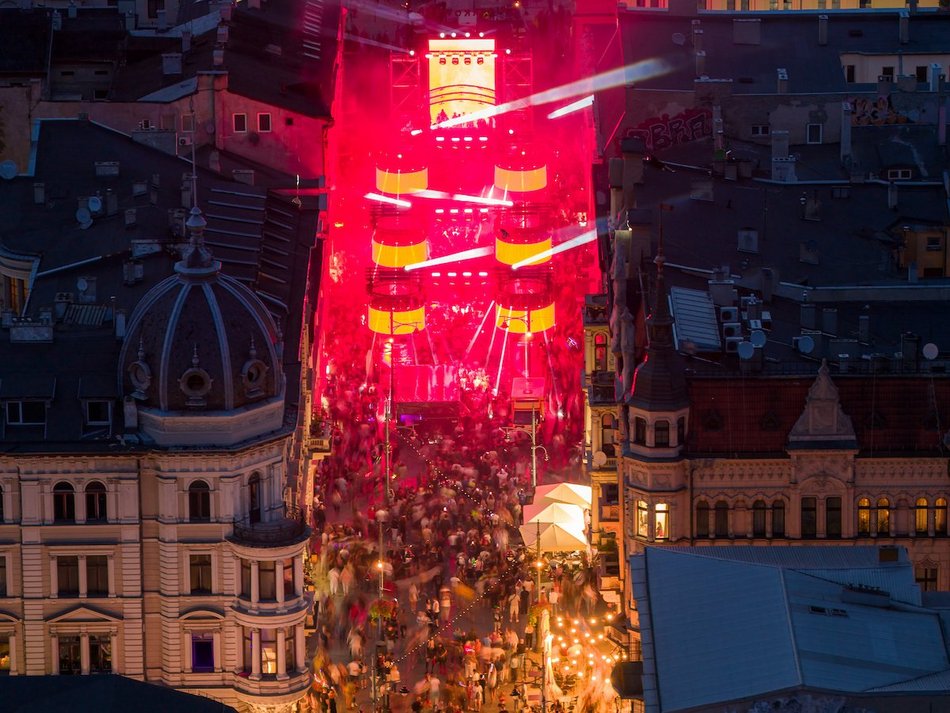 Łódź. To dopiero widok! Największy pochód w historii Parady Wolności w Łodzi z lotu ptaka!