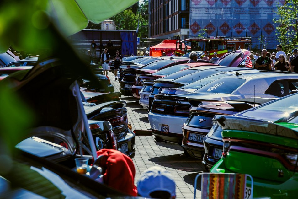 Łódź. Zlot amerykańskich samochodów w Łodzi. Prawdziwe perły motoryzacji
