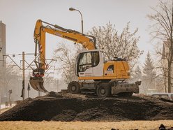 Remonty ulic w Łodzi po zimowej przerwie. Drogowcy wrócili i pracują pełną parą