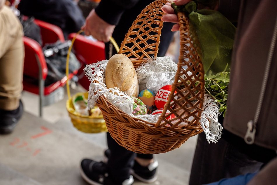 Łódź. Święcenie pokarmów na stadionie Widzewa Łódź