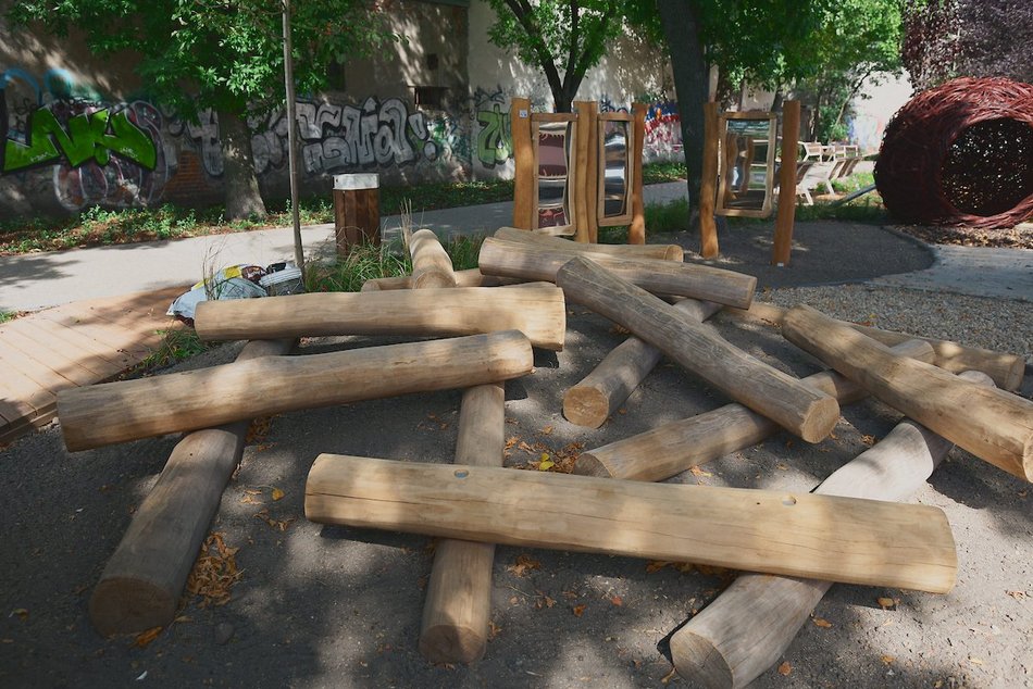 Łódź. Takiego skweru w Łodzi jeszcze nie było! Siłownia, park sensoryczny i plac zabaw już gotowe