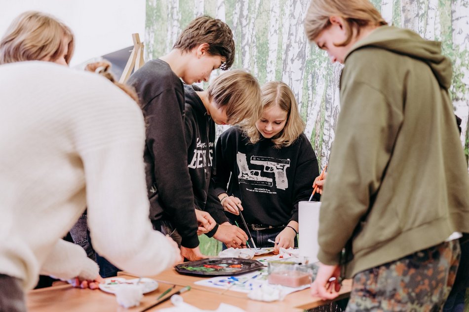 Uczniowie Szkoły Podstawowej nr 1 malują wyjątkowy obraz