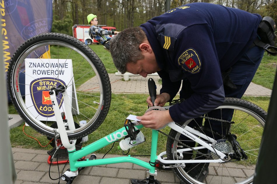 Rodzinny piknik w Arturówku. Kurs udzielania pierwszej pomocy, warsztaty dla dzieci, pokaz ratownictwa medycznego