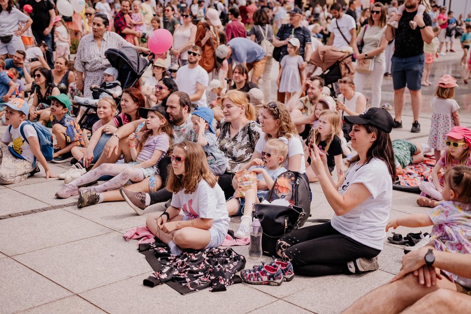 Łódź. Miejski Dzień Dziecka 2025 w Łodzi. Majka Jeżowska, dmuchańce i pokazy [ZDJĘCIA]