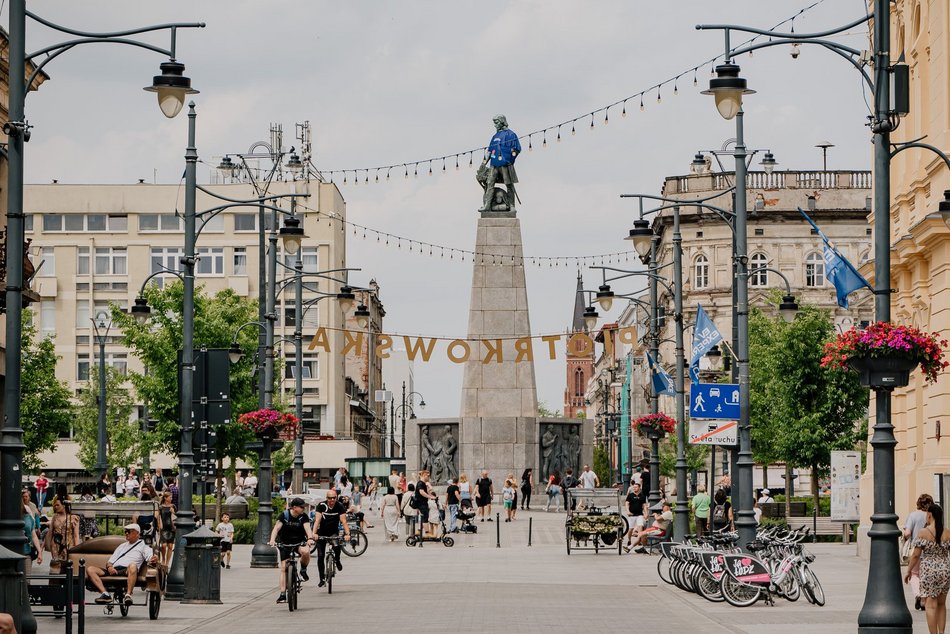 Łódź. Miejski Dzień Dziecka 2025 w Łodzi. Majka Jeżowska, dmuchańce i pokazy [ZDJĘCIA]