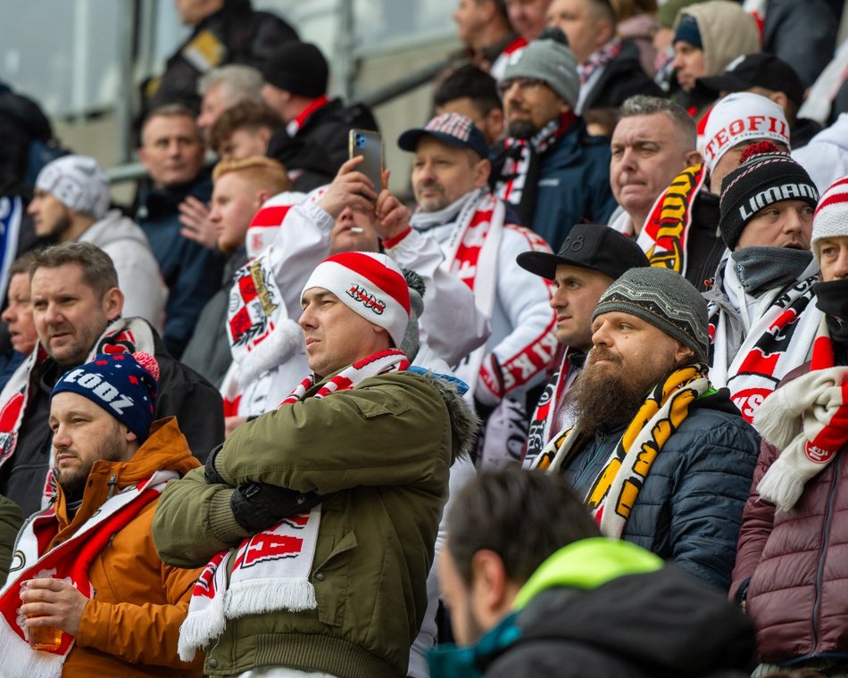 Kibice ŁKS Łódź na meczu z Rakowem Częstochowa