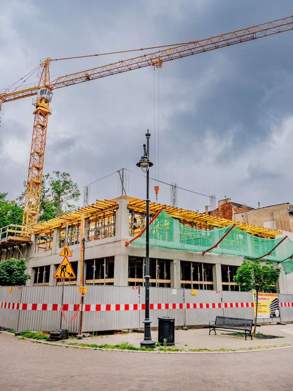 Łódź. Budowa parkingów wielopoziomowych w Łodzi. Zobacz, jak powstają kolejne piętra!
