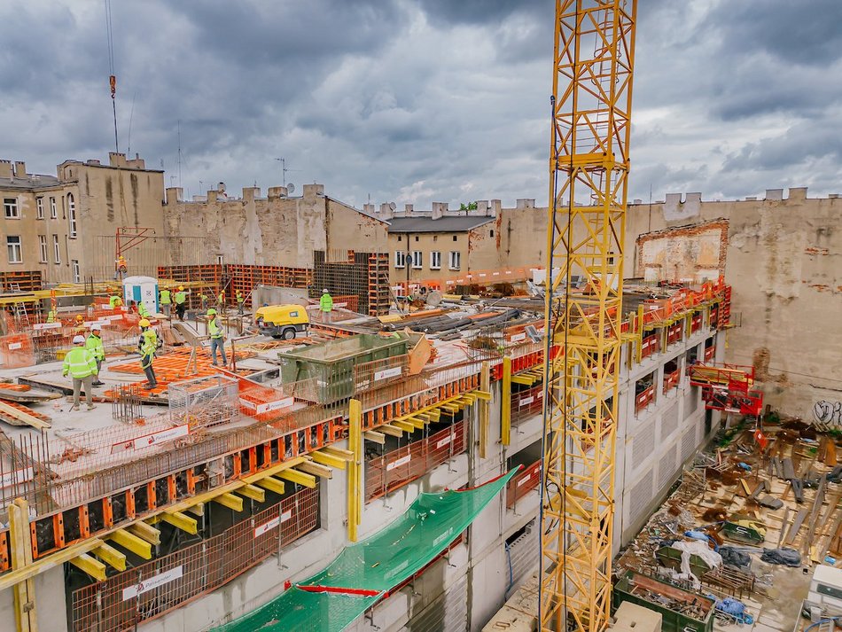 Łódź. Budowa parkingów wielopoziomowych w Łodzi. Zobacz, jak powstają kolejne piętra!