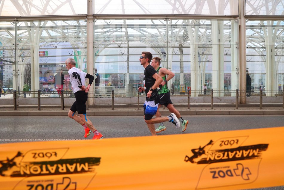 Łódź. DOZ Maraton Łódź 2026. Brałeś udział w biegu? Odszukaj się w galerii i zapisz na pamiątkę!