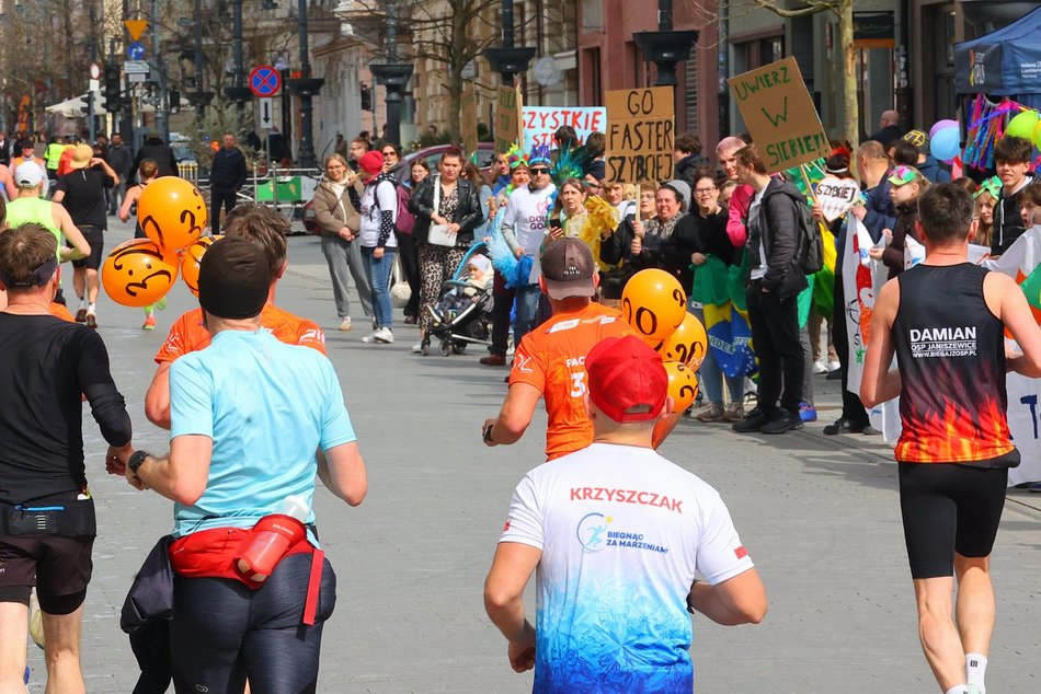 Łódź. DOZ Maraton Łódź 2026. Brałeś udział w biegu? Odszukaj się w galerii i zapisz na pamiątkę!