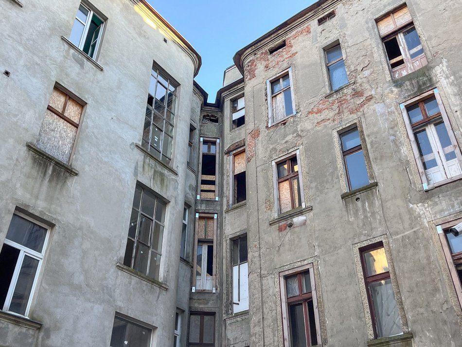 Narożna kamienica przy Gdańskiej pięknieje. Ruina stanie się perełką