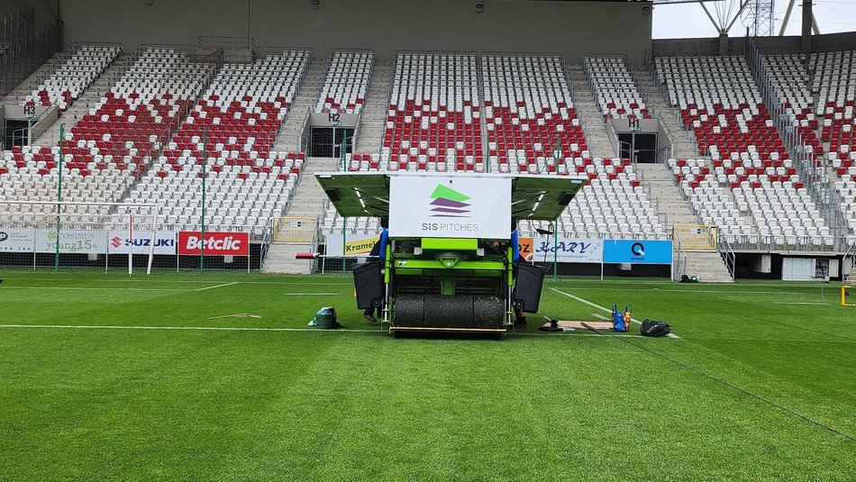 Łódź. Murawa na stadionie ŁKS Łódź