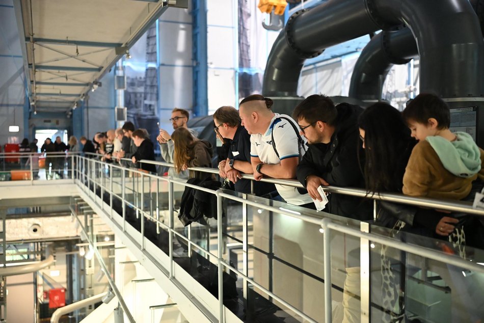 Łódź. Sławosz Uznański-Wiśniewski w EC1 Łódź. Tłumy łodzian na spotkaniu z astronautą