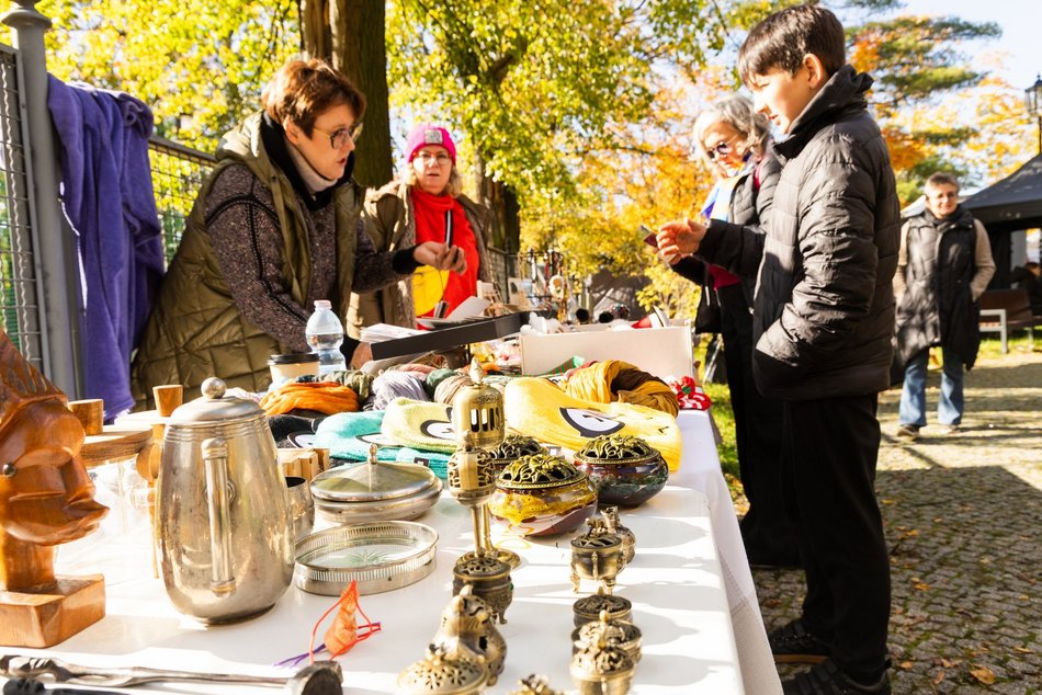 Łódź. Targ Staroci na Księżym Młynie w Łodzi. Rękodzieła, biżuteria, winyle i wiele więcej