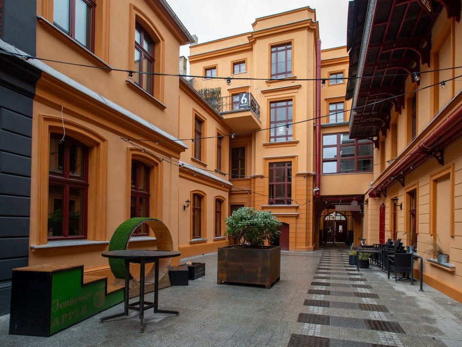 Podwórko przy ul. Piotrkowskiej 102