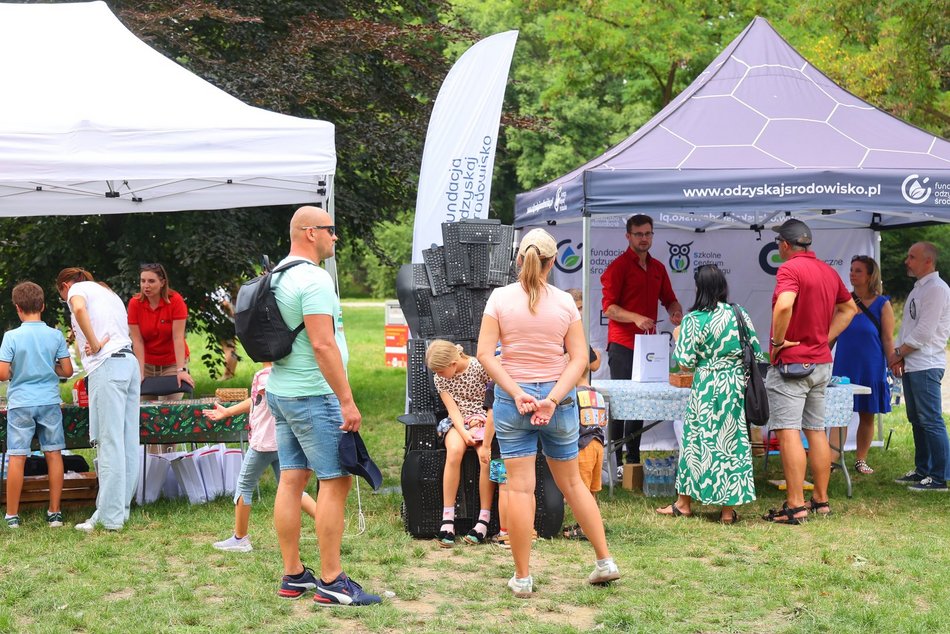 Cyrkowe warsztaty w parku Staromiejskim na 602. Urodzin Łodzi. Szczudła, sztuczki i hula hop!