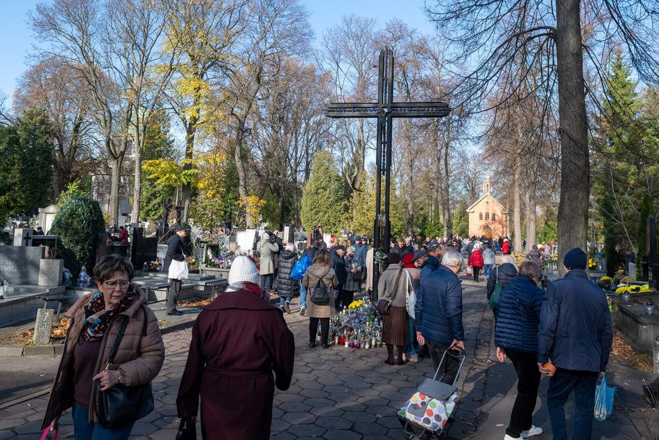 Trwa kwesta na Starym Cmentarzu w Łodzi. Przyjdź i dorzuć cegiełkę na odnowę zabytków