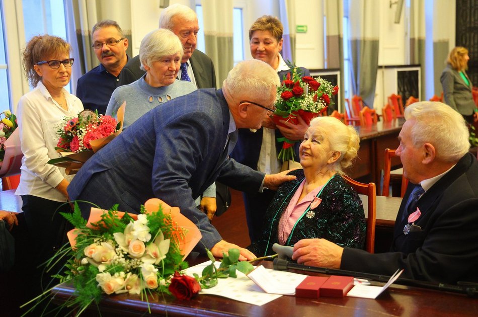 Łódź. Medale za długoletnie pożycie małżeńskie. Rekordziści są razem od 66 lat!