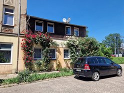 Najbardziej ukwiecony domek w Łodzi? Róże pokrywają niemal całą elewację