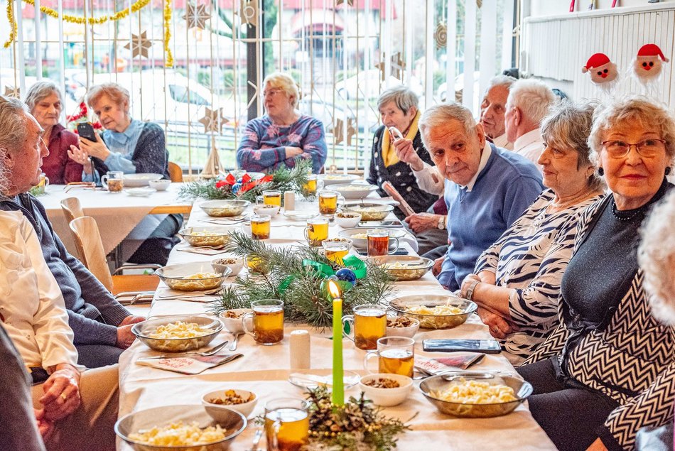 Seniorzy z Domów Dziennego Pobytu w Łodzi obdarowani przez harcerzy!